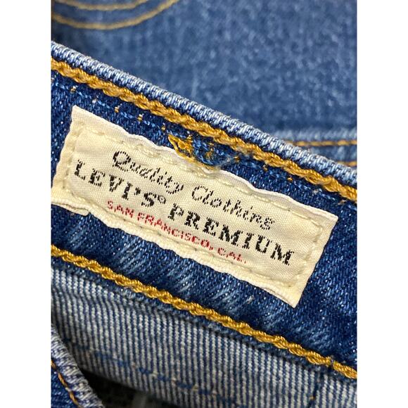 Levi's Premium Women's Blue Dark Wash Distressed Cutoff Denim Jean Shorts Size M - Picture 4 of 5